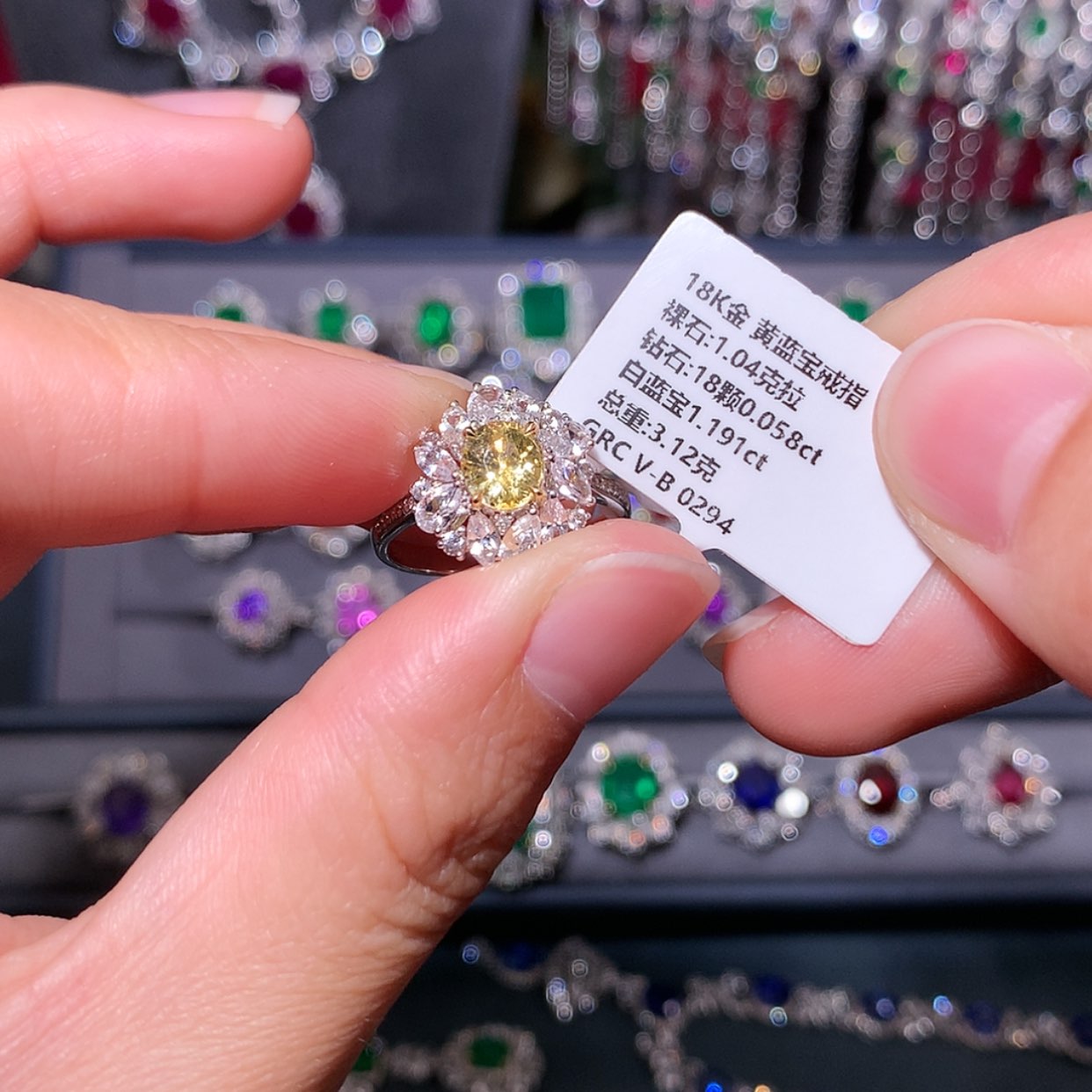 【闪购商品】彩色蓝宝石戒指18K金镶嵌