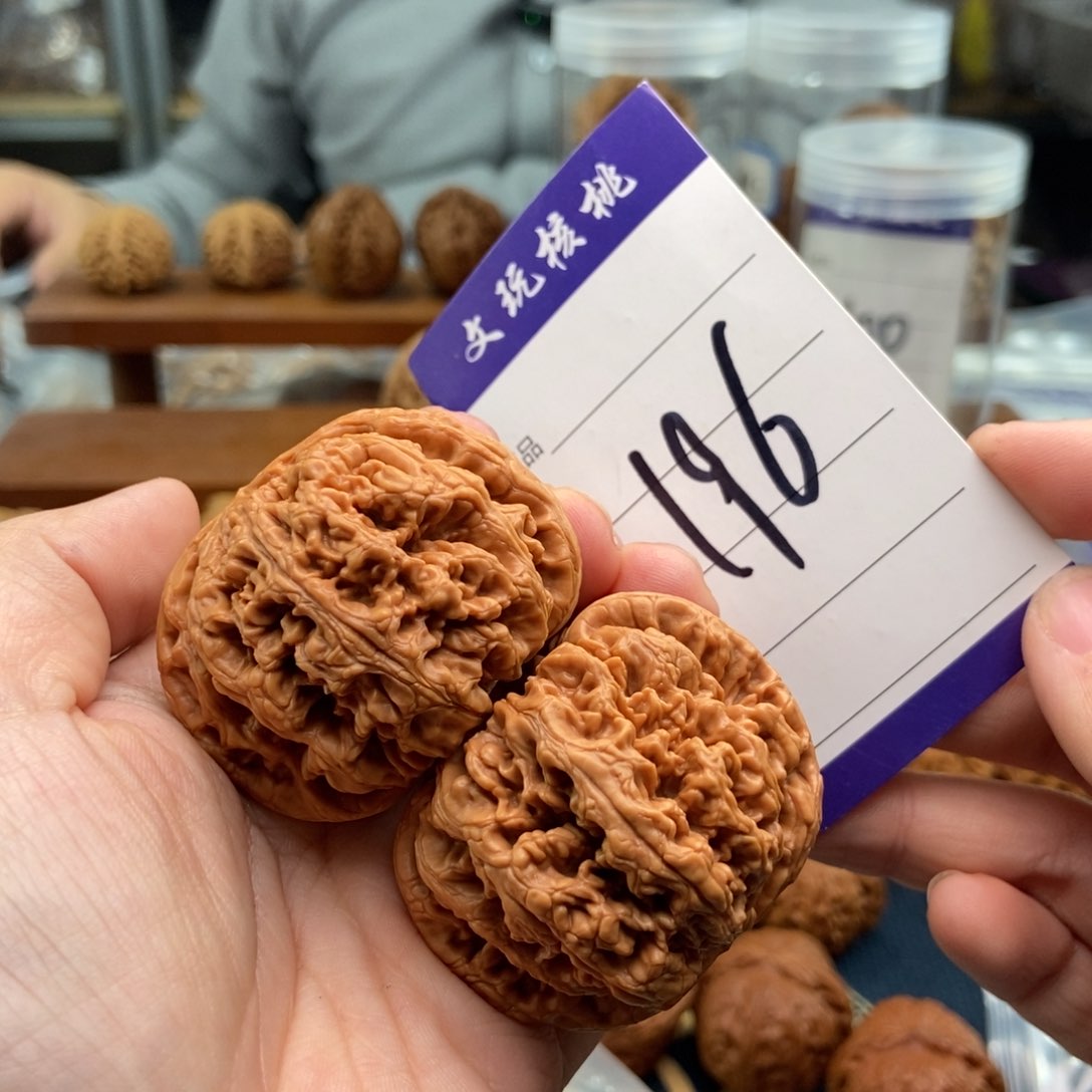 文玩核桃吊坠48粗筋