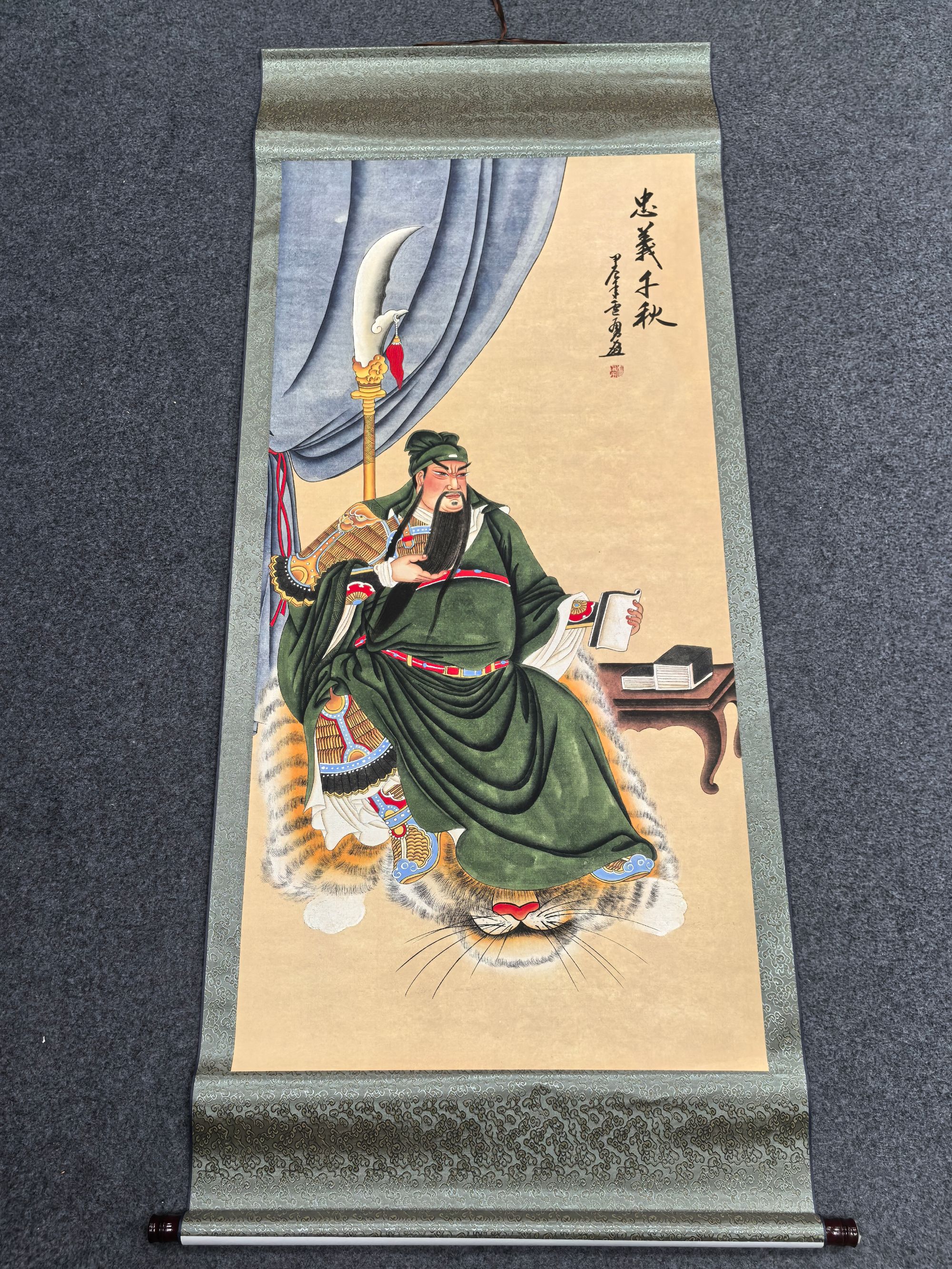 四尺卷轴人物关公图客厅书房中堂装饰挂画