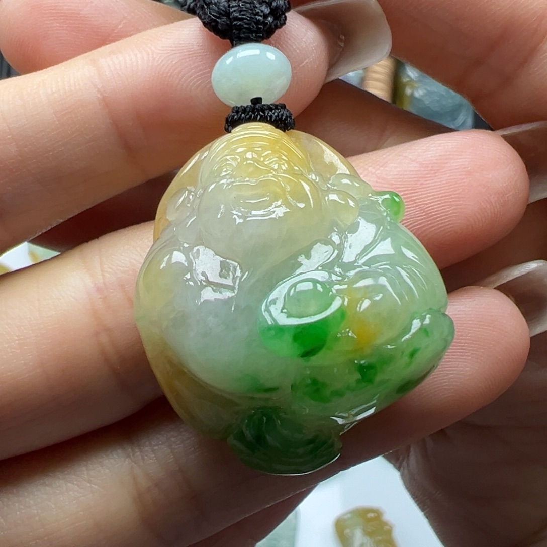 翡翠未镶嵌颈饰财神