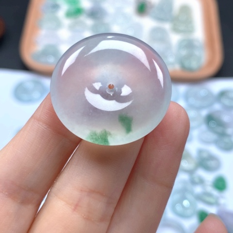 翡翠颈饰未镶嵌高冰飘花平安扣