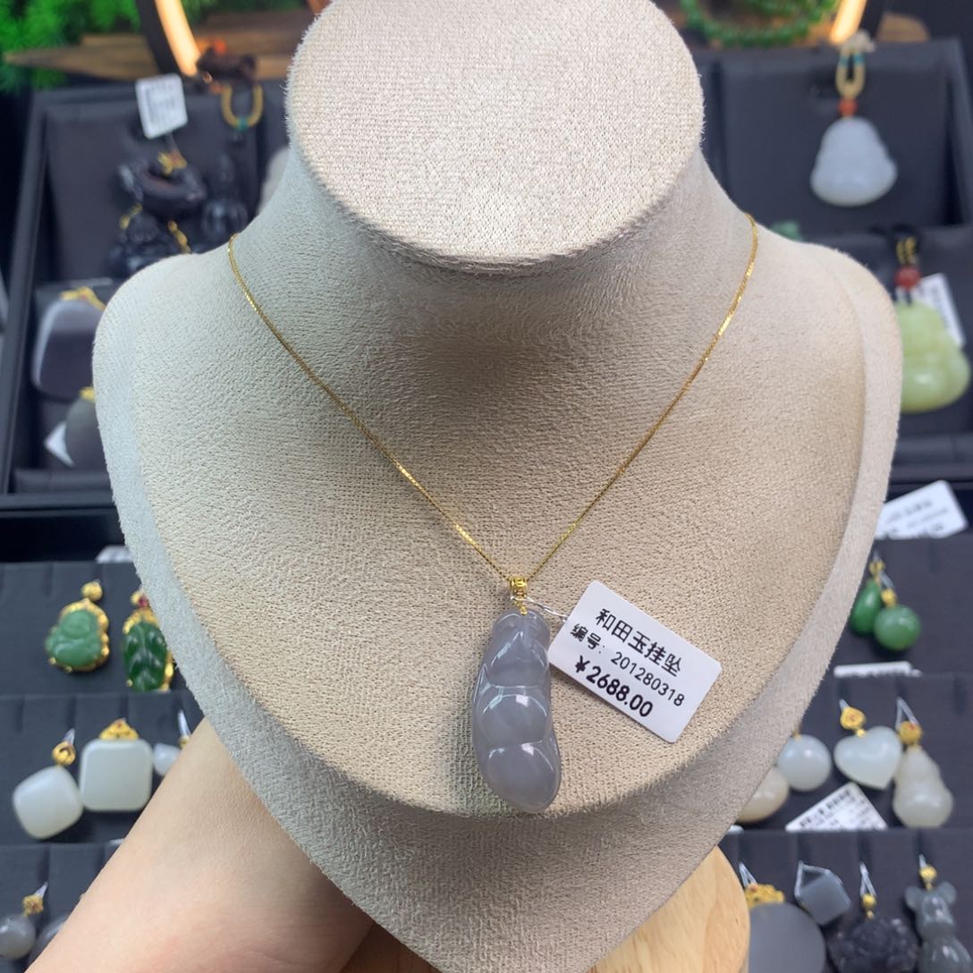 和田玉吊坠18K金镶嵌