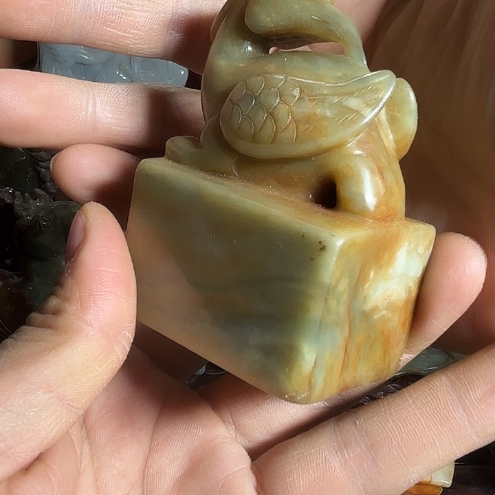 和田玉未镶嵌把件