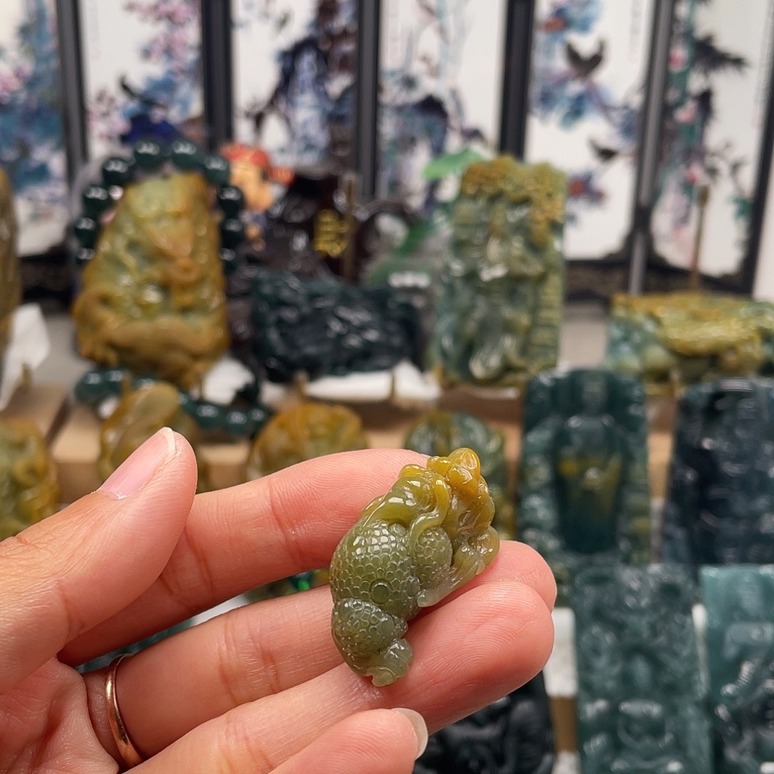 翡翠未镶嵌颈饰天然翡翠a货三脚