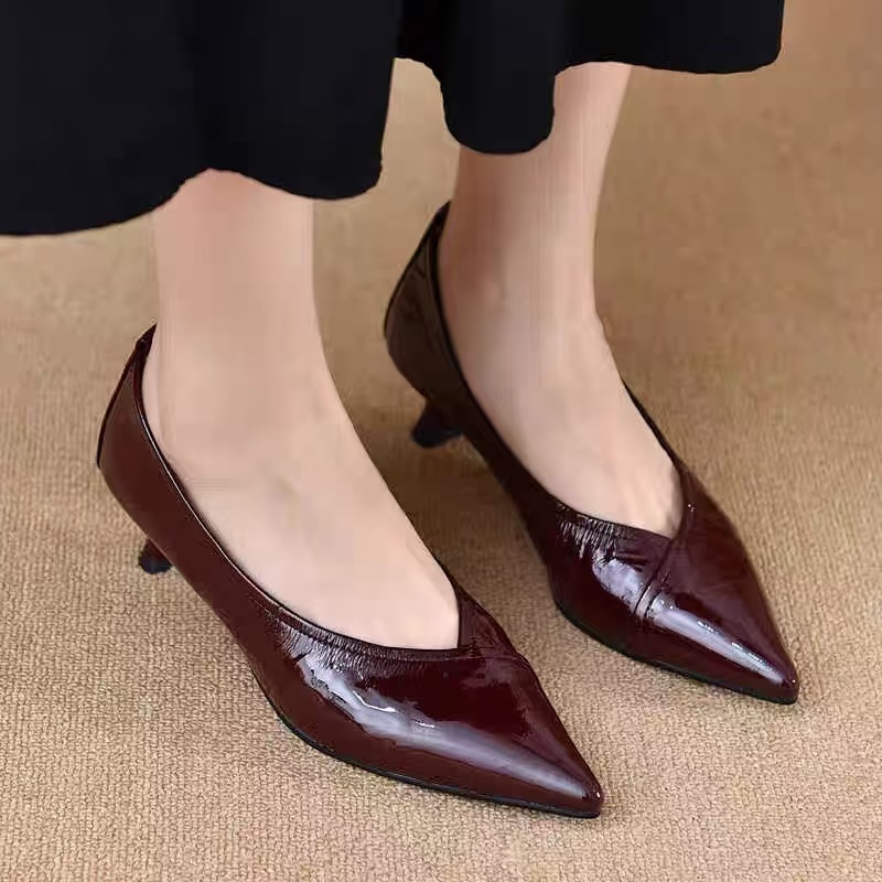 C2790  红色  时尚舒适低跟尖头浅口女单鞋