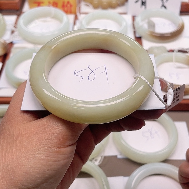 未镶嵌手镯和田玉