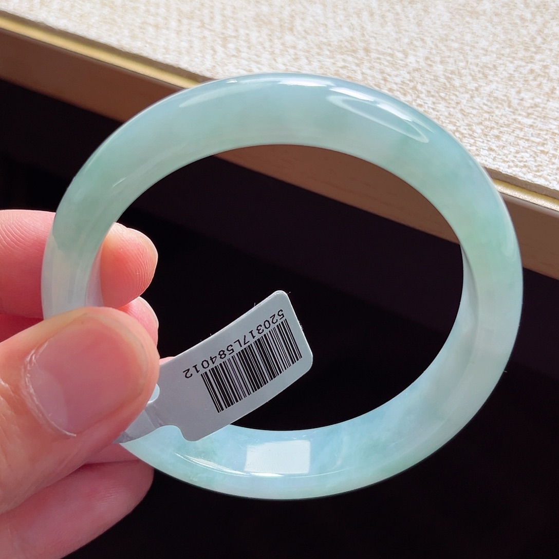 翡翠手镯未镶嵌手镯