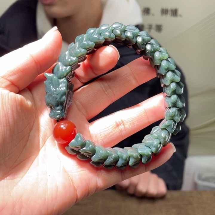 和田玉未镶嵌把件