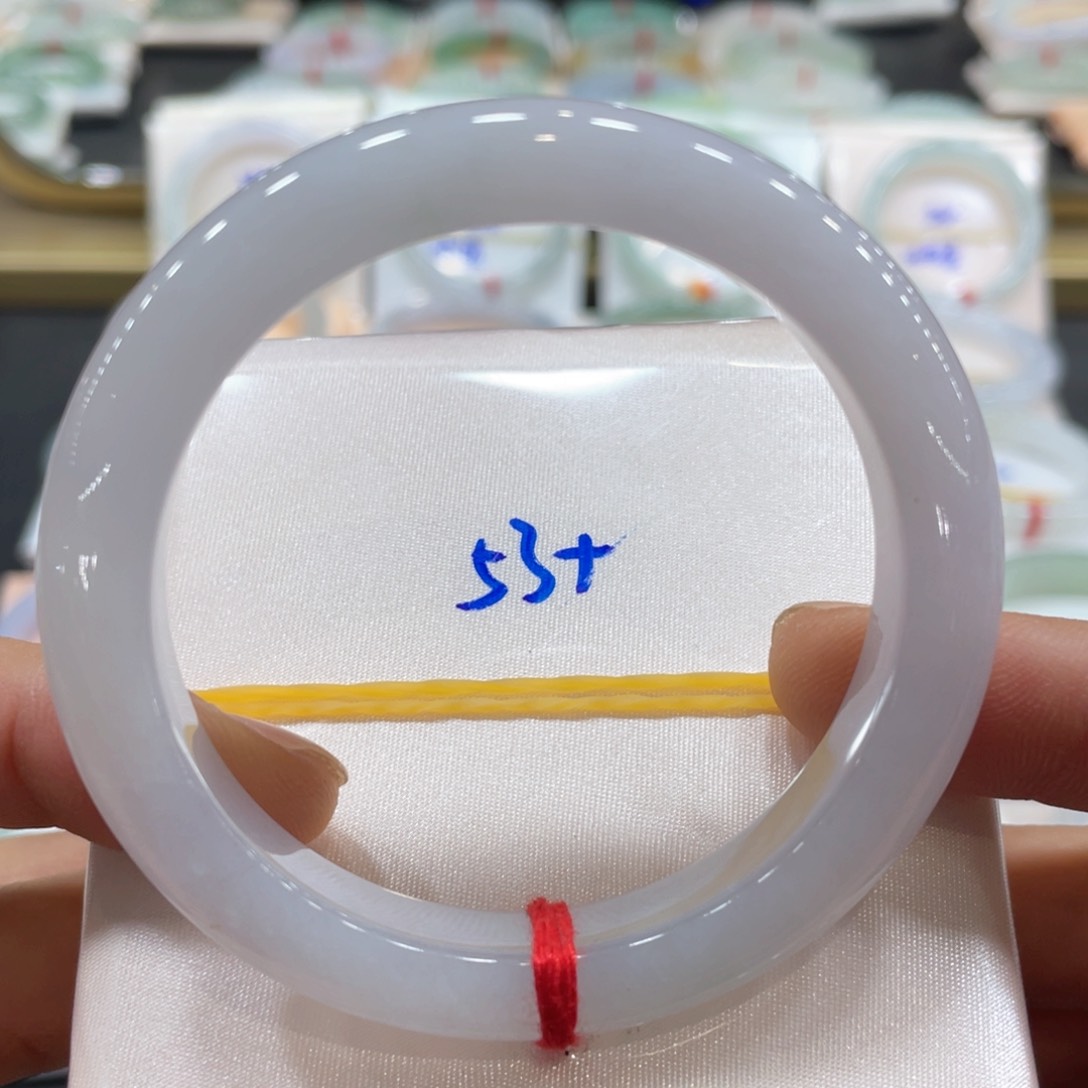 翡翠手镯未镶嵌翡翠手镯