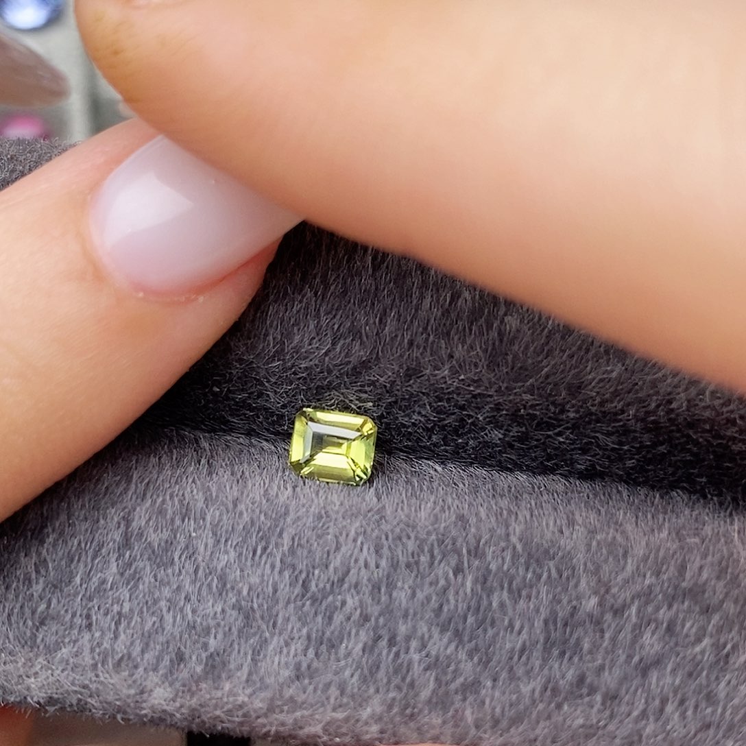 裸石蓝宝石精致明亮火彩好0.47ct/2164号