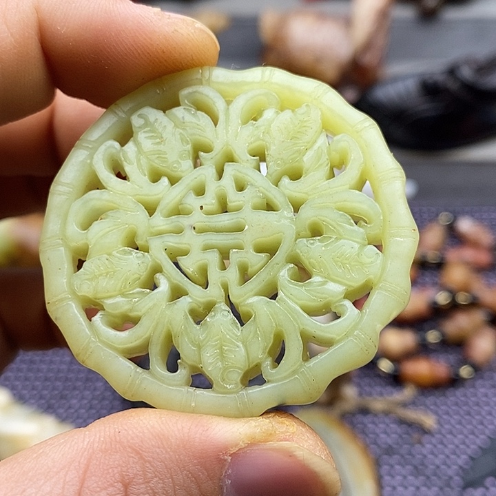 未镶嵌蛇纹石玉颈饰