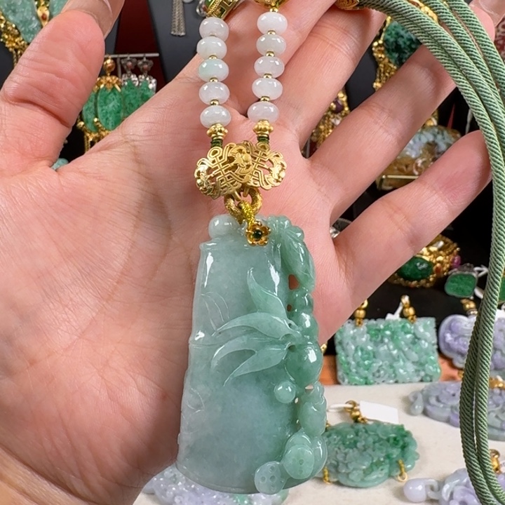 翡翠未镶嵌颈饰耳坠炸价