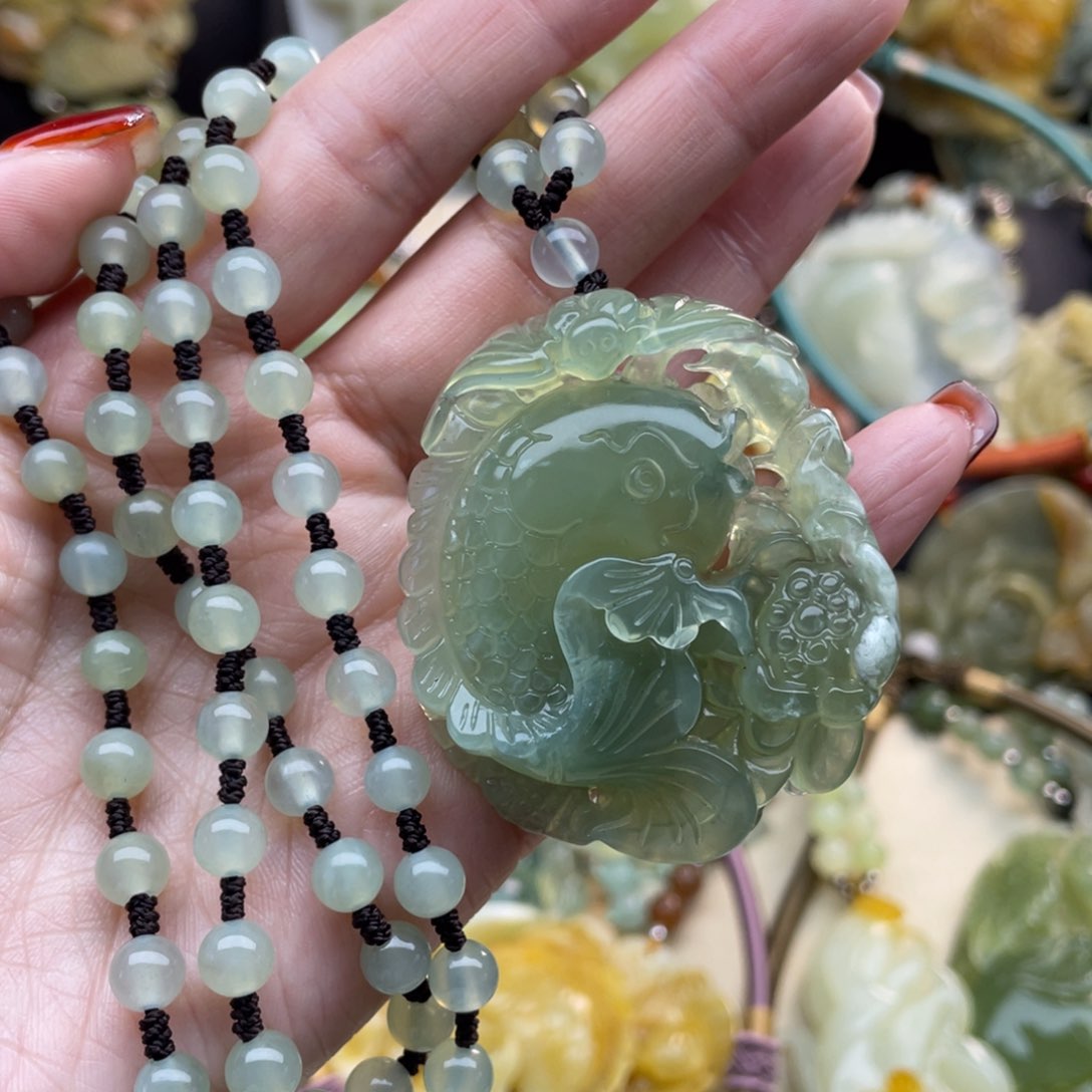 蛇纹石玉颈饰未镶嵌