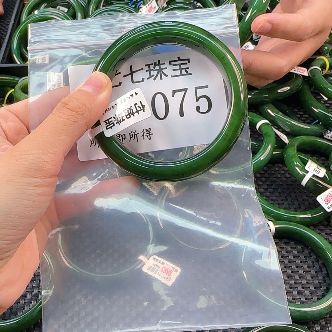 未镶嵌手镯和田玉手镯60 075