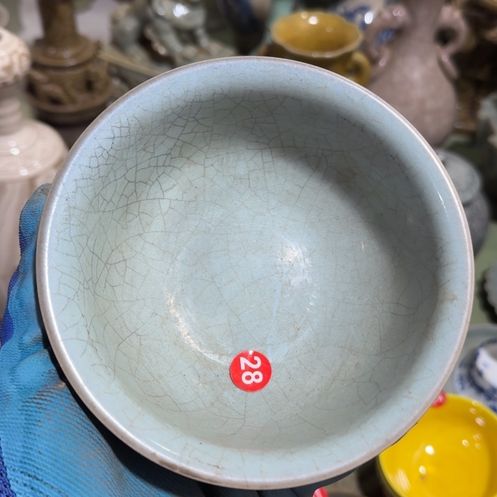 摆件瓷器瓷器瓷器瓷器瓷器上，