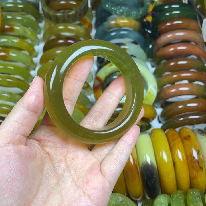 蛇纹石玉手镯未镶嵌干****螂