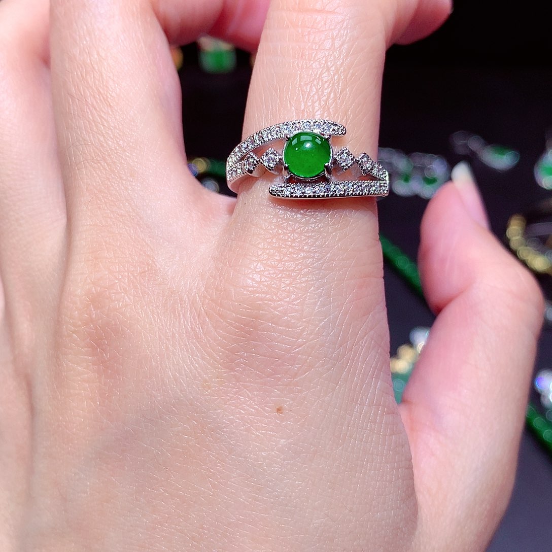 【闪购商品】翡翠吊坠(不含链)未镶嵌