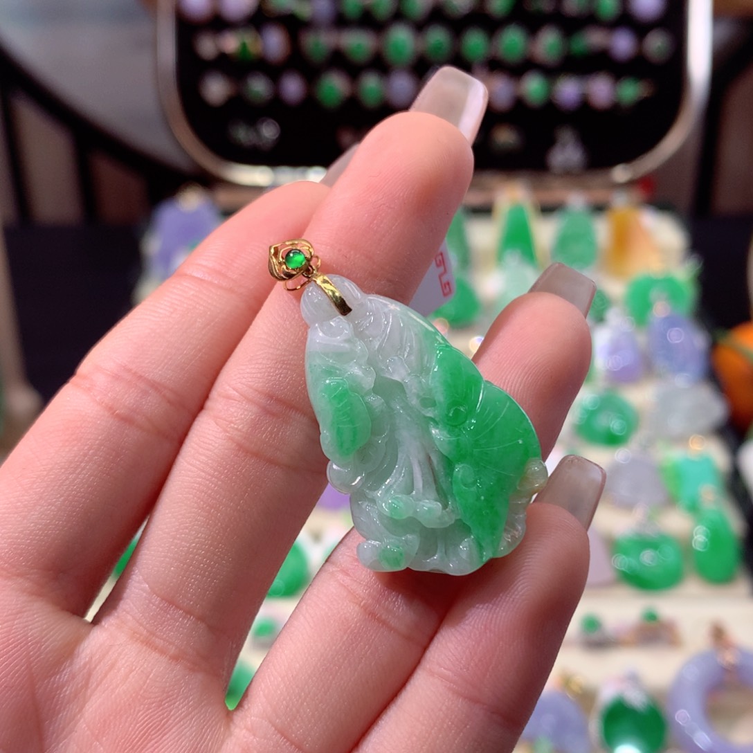 翡翠颈饰18K金镶嵌翡翠