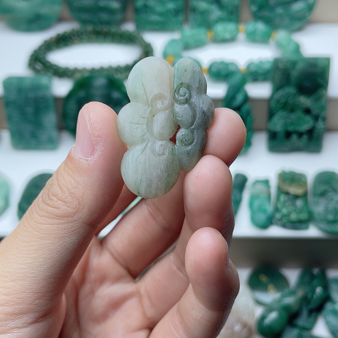 独山玉未镶嵌挂件