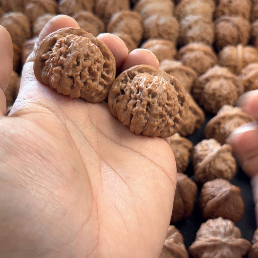 文玩核桃把件惊***进四座楼