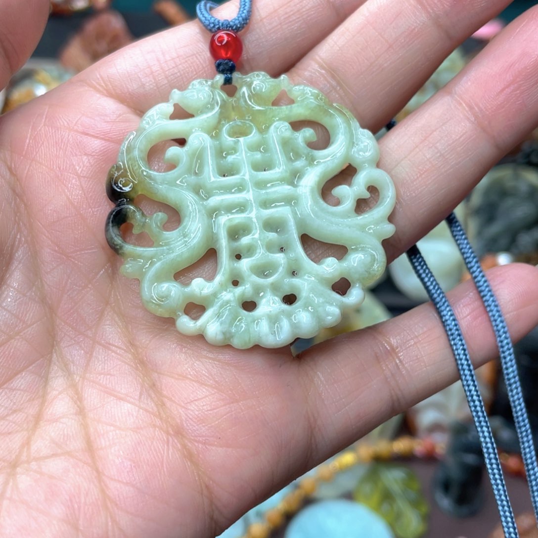 蛇纹石玉颈饰未镶嵌