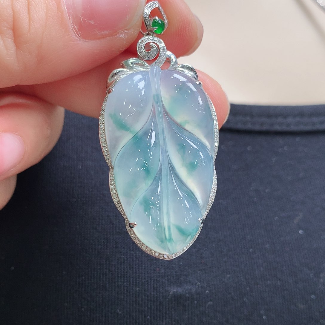 翡翠颈饰18K金镶嵌叶子