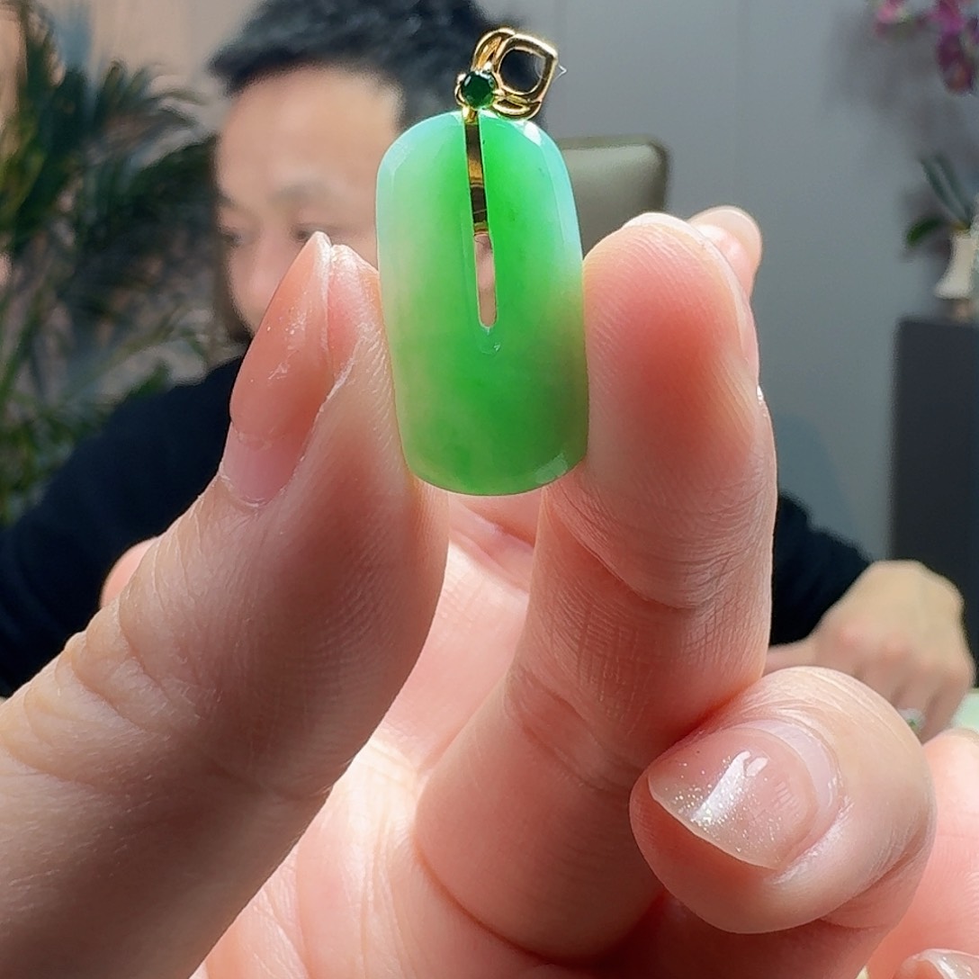 翡翠吊坠(不含链)18K金镶嵌天然