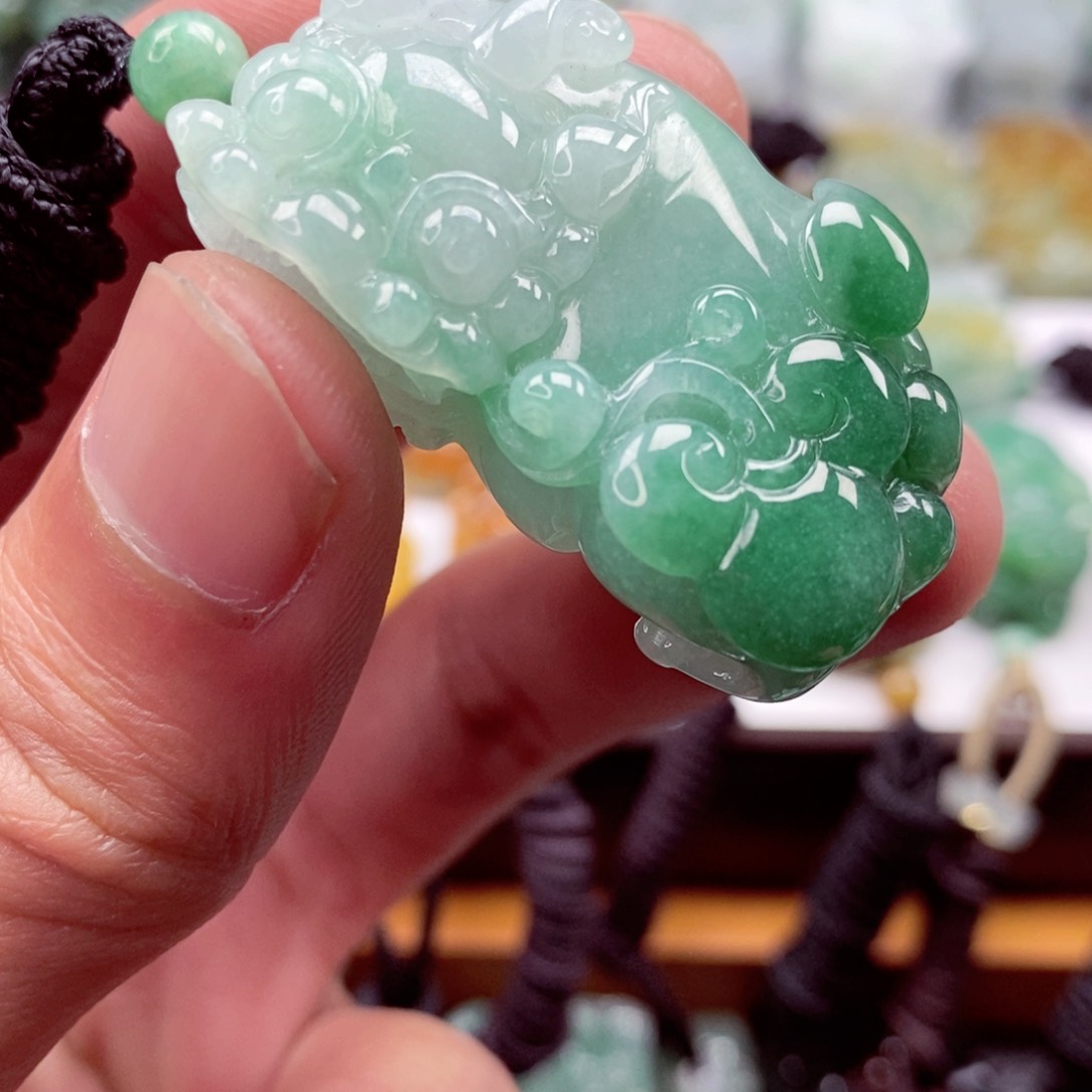 翡翠颈饰未镶嵌翡翠