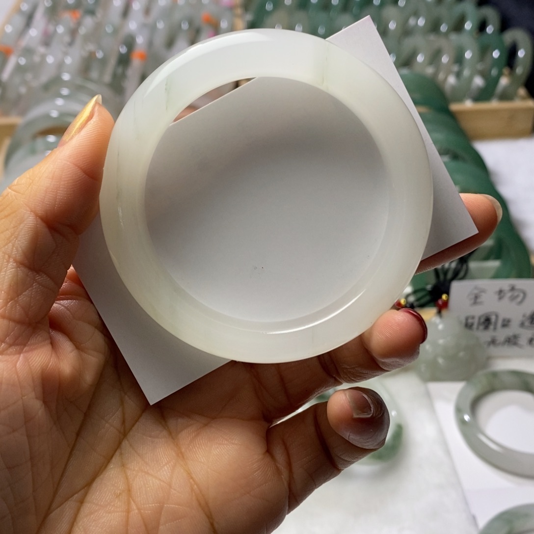 未镶嵌手镯石英质玉