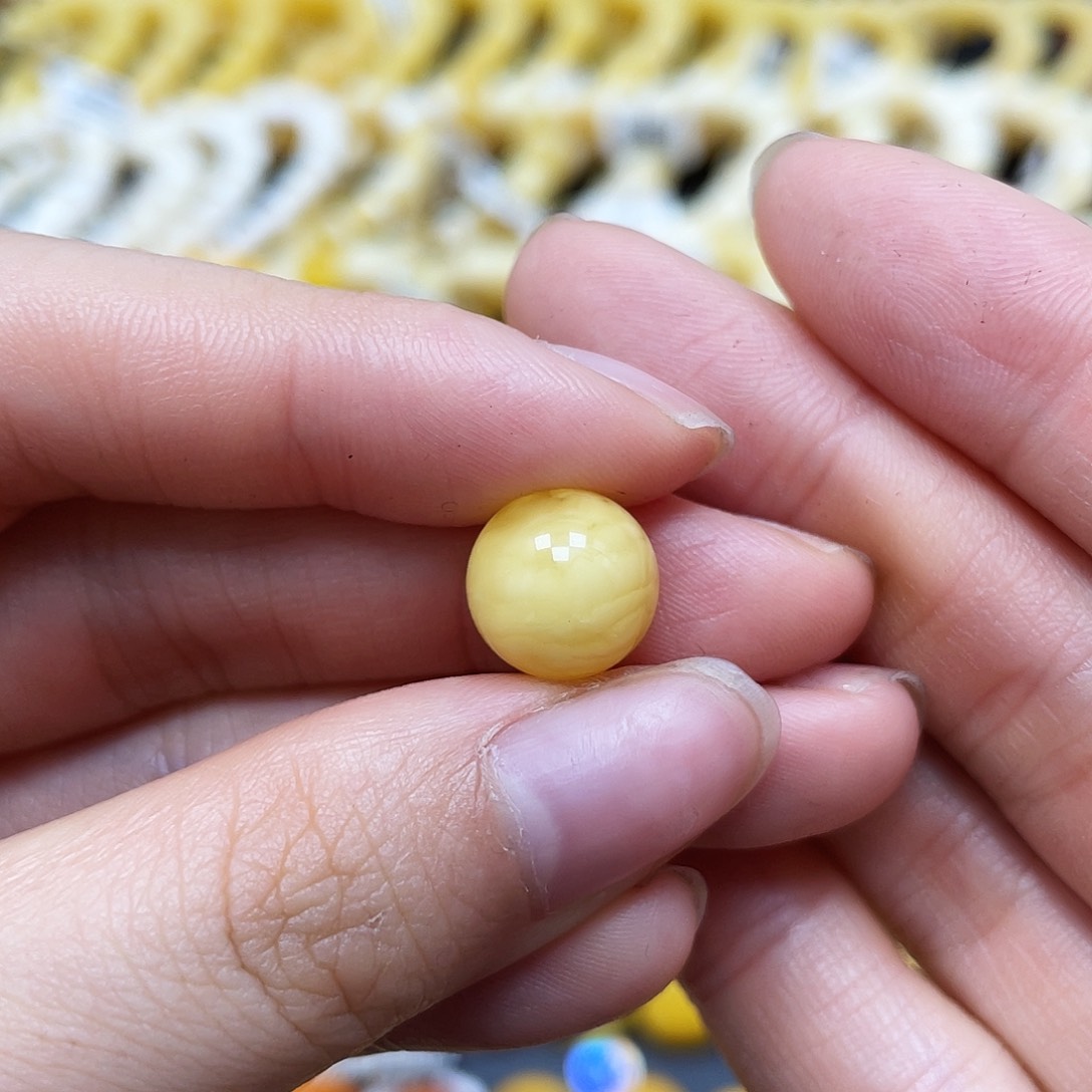 未镶嵌琥珀裸石圆珠10.7mm福利（平头开孔）