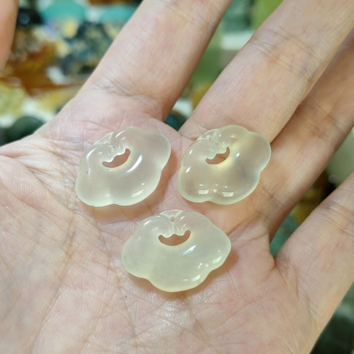 朱***言岫玉未镶嵌挂坠款式