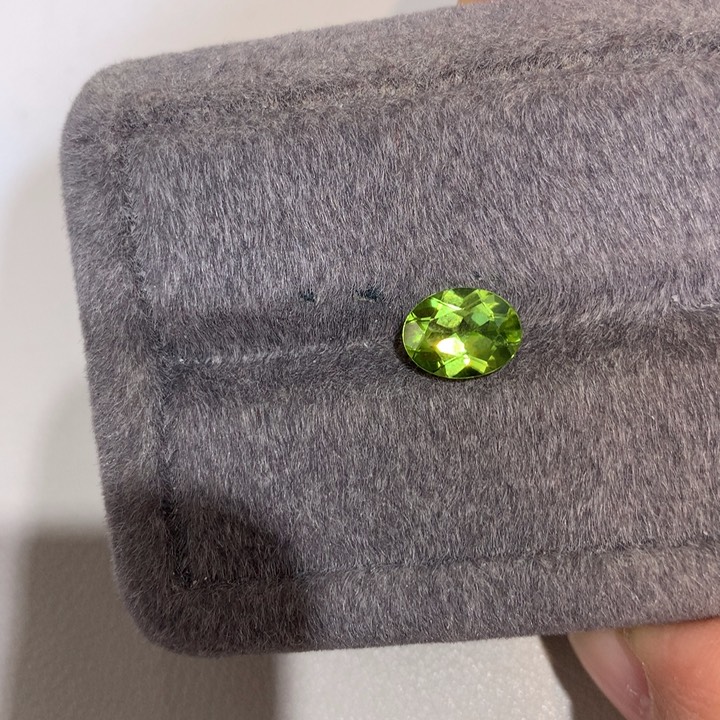 橄榄石裸石未镶嵌2.185克拉