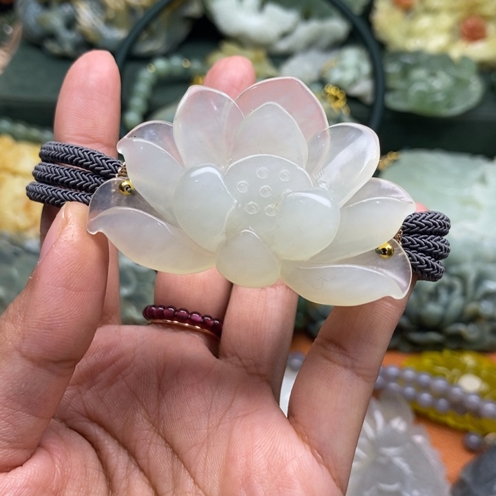 蛇纹石玉未镶嵌吊坠