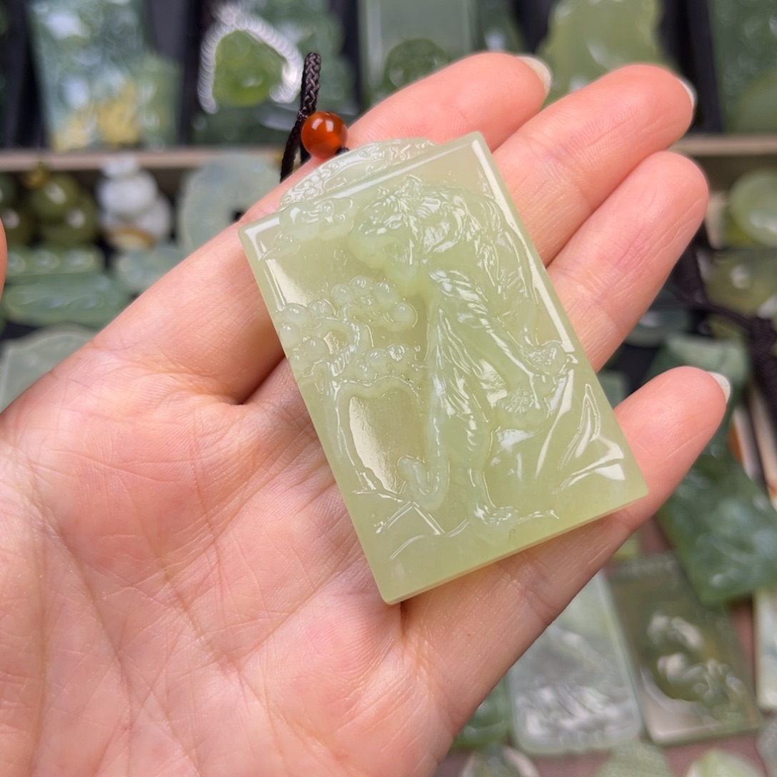 蛇纹石玉未镶嵌吊坠(赠链)