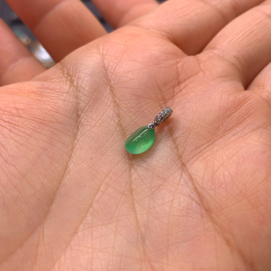 翡翠颈饰18K金镶嵌吊坠