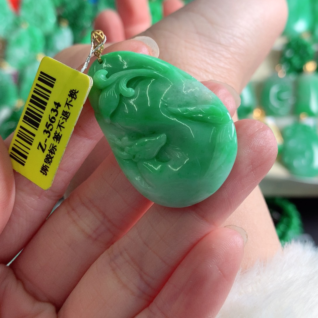 翡翠吊坠(不含链)18K金镶嵌