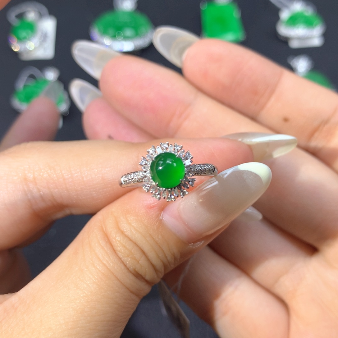 翡翠戒指18K金镶嵌翡翠