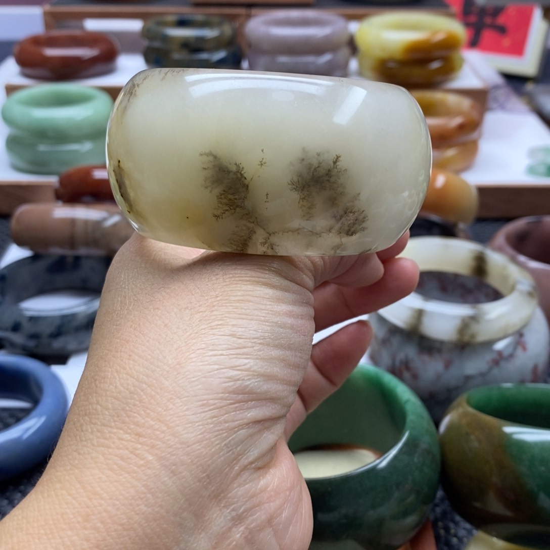 石英质玉手镯未镶嵌涂*
