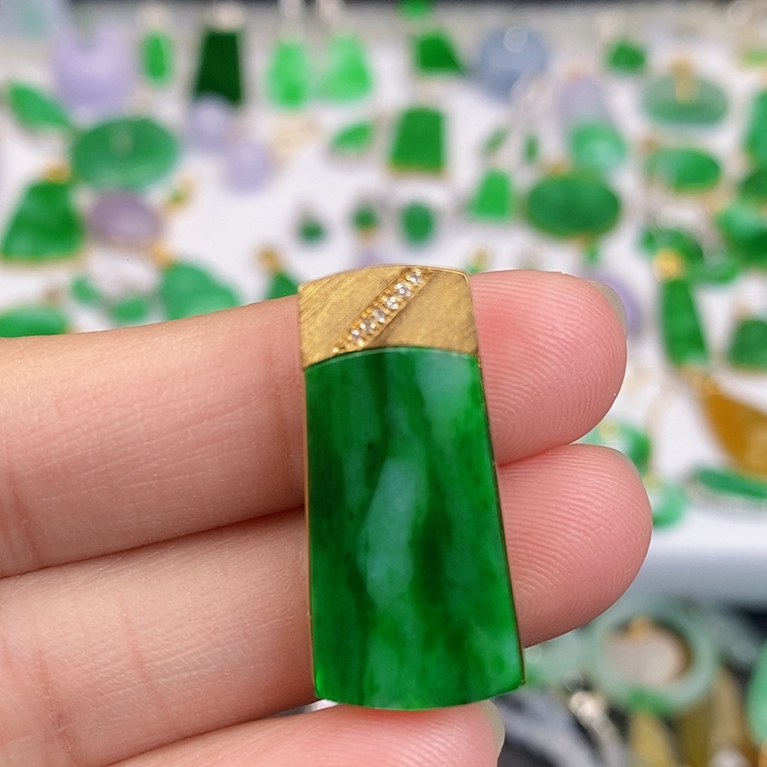 吊坠(不含链)18K金镶嵌翡翠