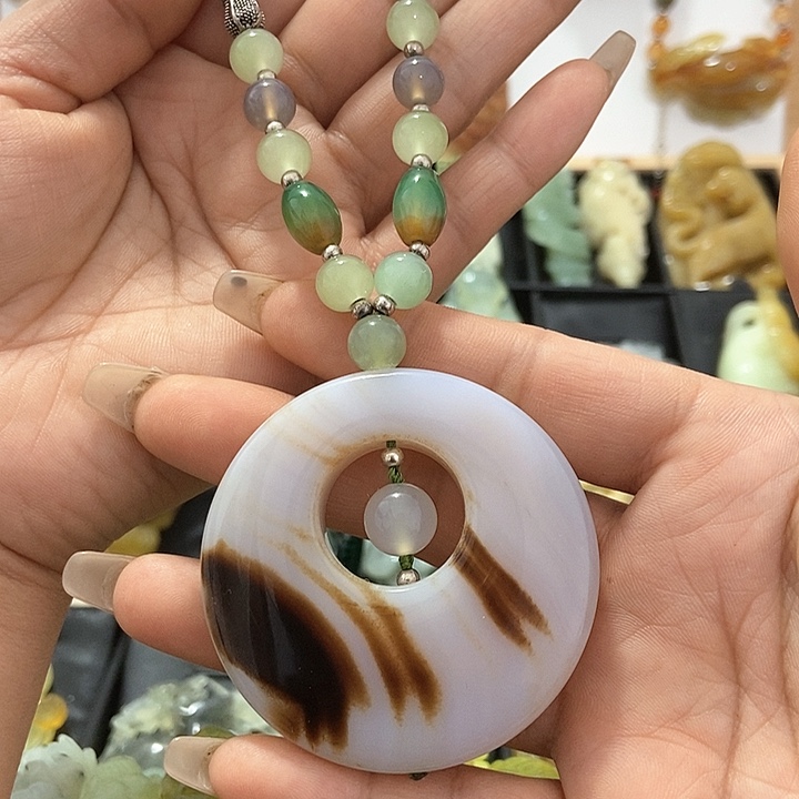 蛇纹石玉挂件未镶嵌