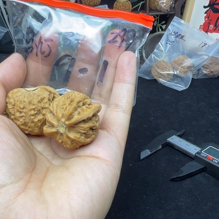 文玩核桃把件9*1宫灯