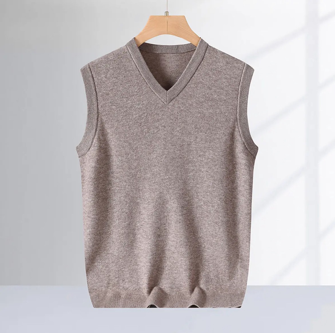 超细精纺纯羊毛男式V领背心
