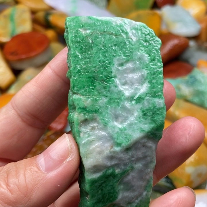 翡翠未镶嵌颈饰缅甸