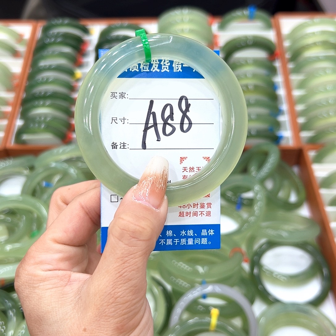 小***橙蛇纹石玉未镶嵌手镯