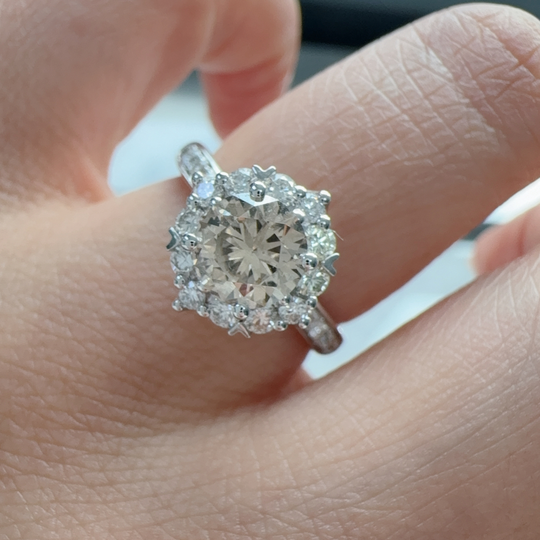 18k金一克拉大钻戒灿若星辰KLVS12圈天然钻戒婚戒显大DS25090056