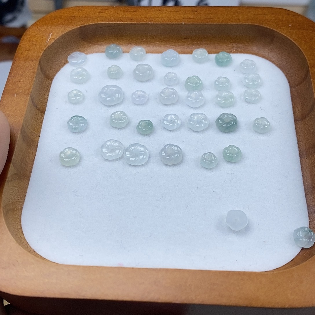 翡翠戒指未镶嵌小花两个起拍