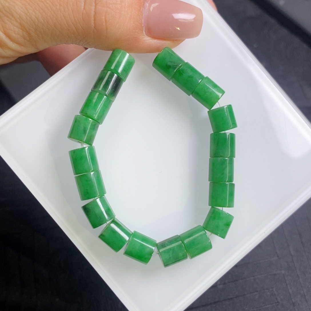 翡翠散珠果绿色桶珠19颗