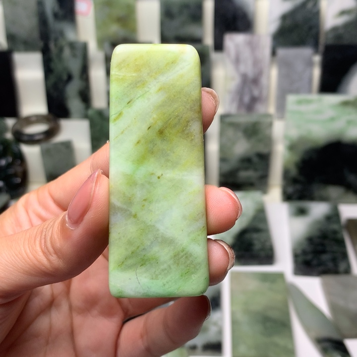 独山玉颈饰未镶嵌