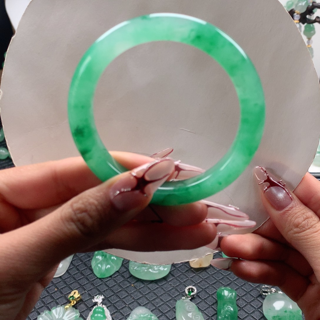 石英质玉手镯未镶嵌