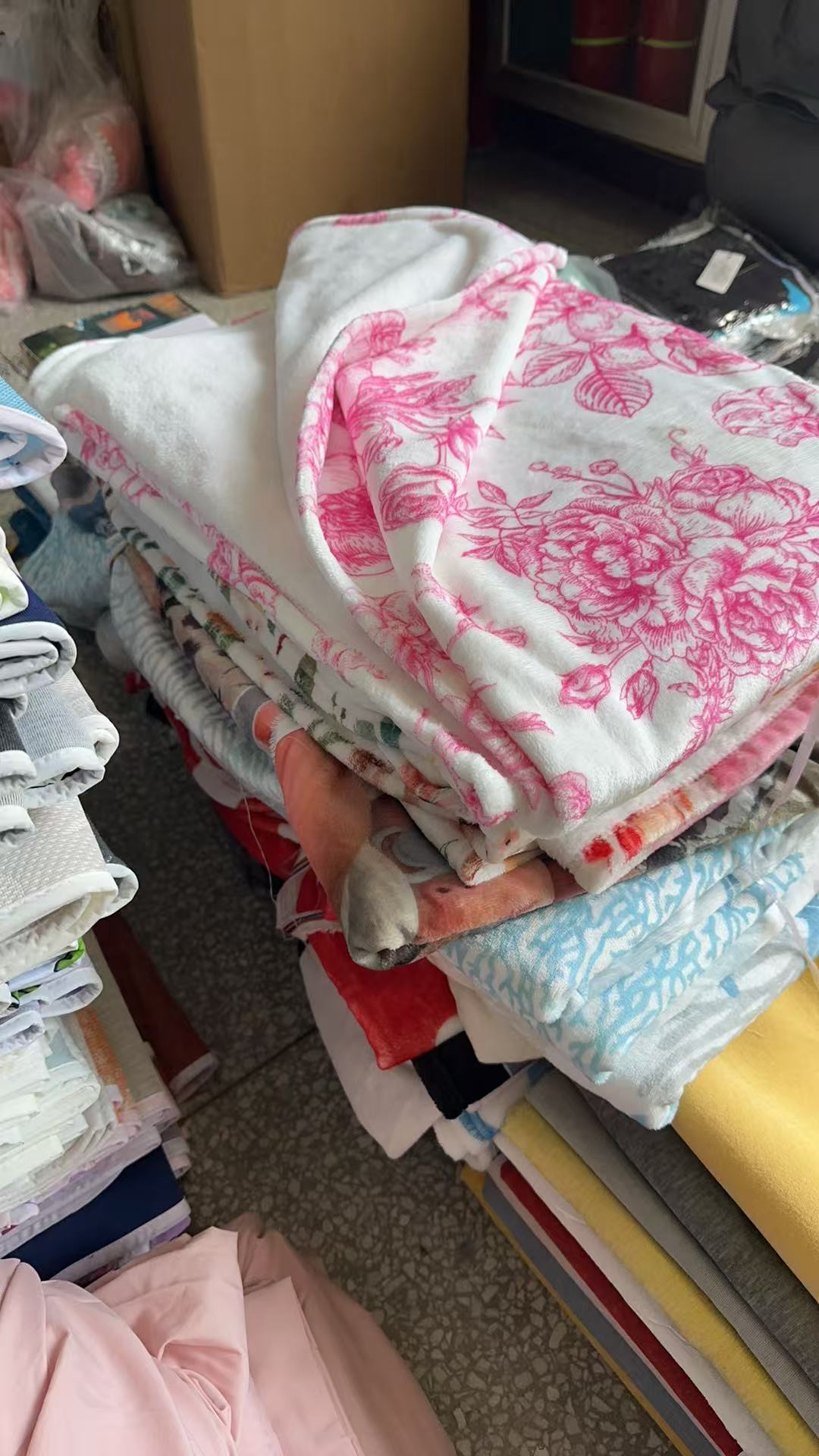 《兵哥外贸》120*150杂款绒毯 瑕疵 破洞 发3条不挑色 不挑款